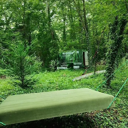 Szigetcsúcs Lakókocsi-vissza A Természetbe A Duna Parton Campeggio *