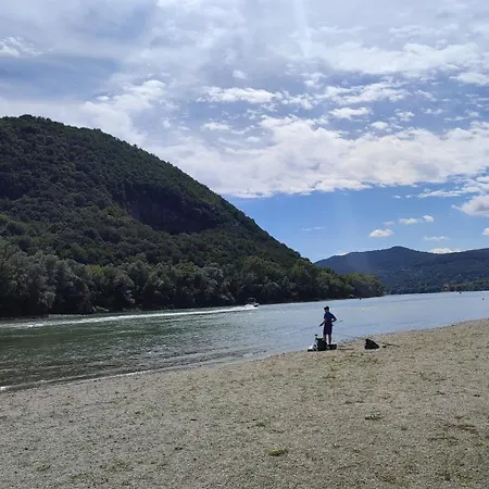 Campeggio Szigetcsúcs Lakókocsi-vissza A Természetbe A Duna Parton