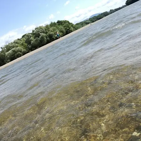 Kemping Szigetcsúcs Lakókocsi-vissza A Természetbe A Duna Parton *