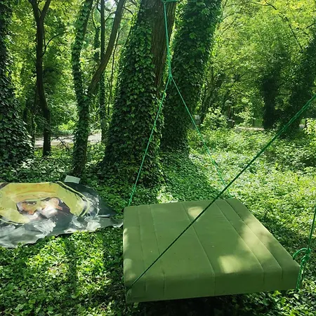 Kemp Szigetcsucs Lakokocsi-vissza A Termeszetbe A Duna Parton